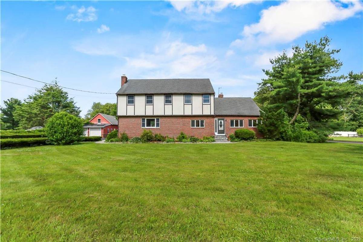 890 Daniels Farm Rd, Trumbull, CT - 5 Beds for sale for $775,000