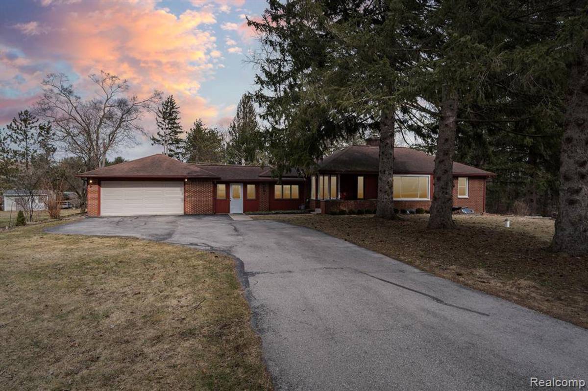 6691 Ford Rd, Superior Charter Township, Washtenaw County, MI 3 Beds